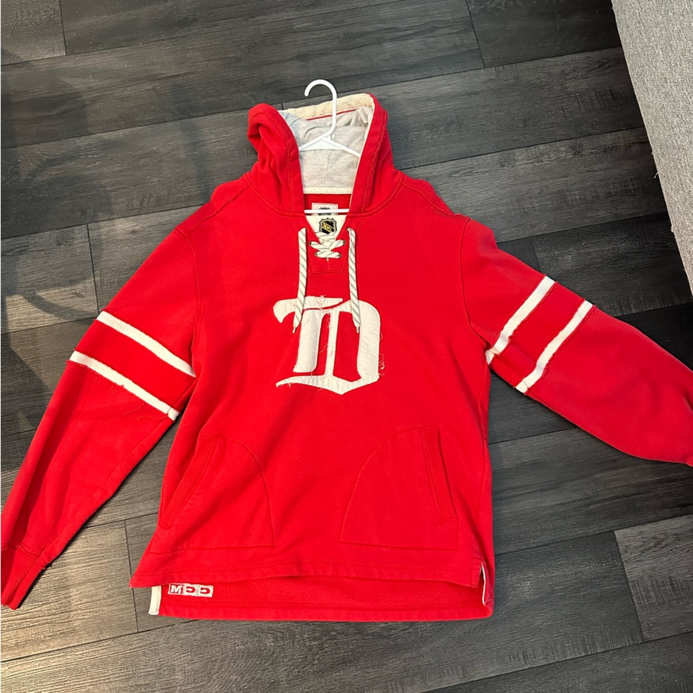NHL DETROIT RED WINGS CLASSIC CCM Red Sweater with White Laces